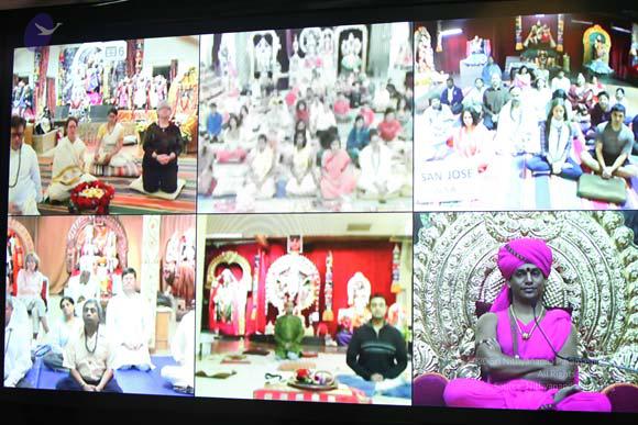 15-nithyananda-morning-pratyaksha-pada-puja_CMP_WM